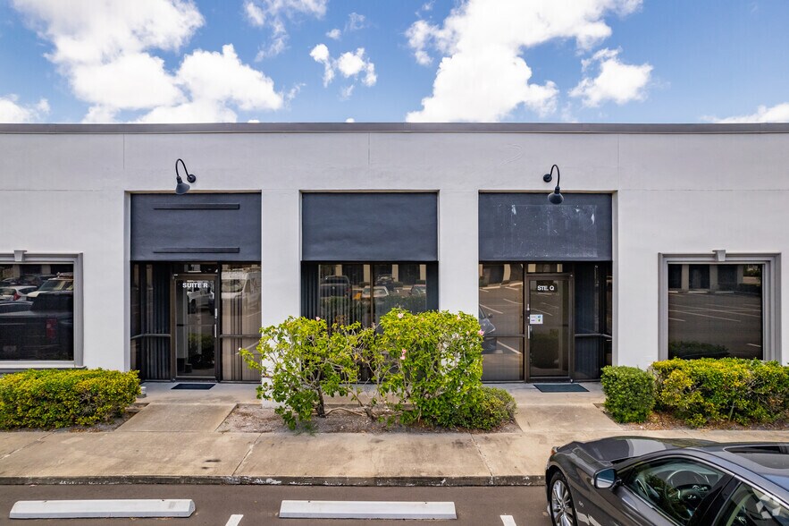 More Photos Of 9225 Ulmerton Rd, Largo Light Distribution For Sale