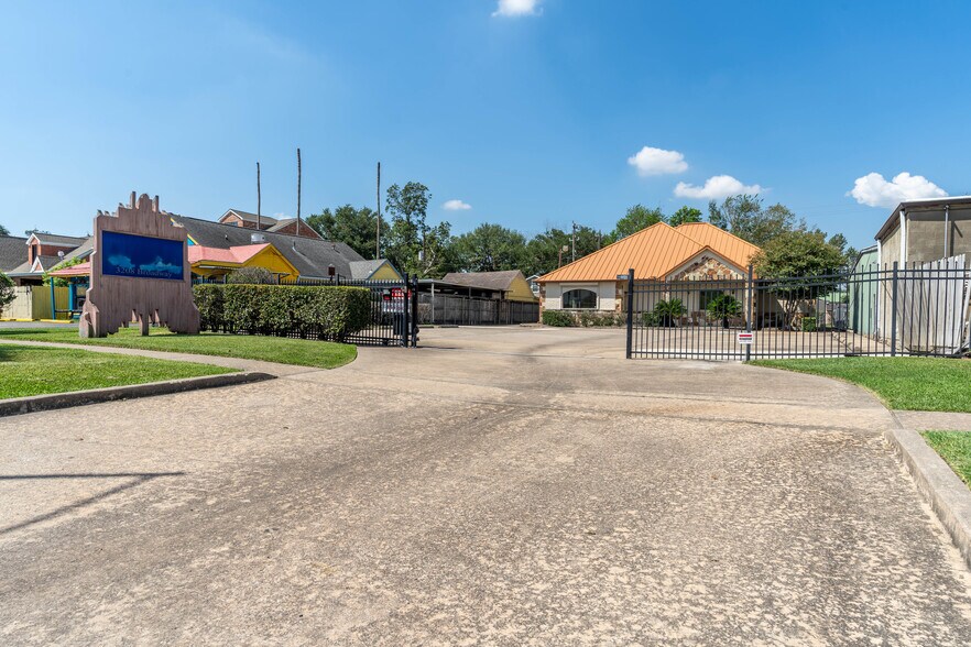 More Photos Of 3208 Broadway St, Houston Medical For Lease