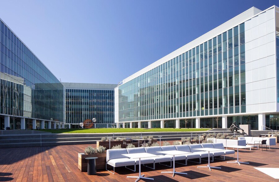 More Photos Of 3000 Marina Blvd, Brisbane Unknown For Lease