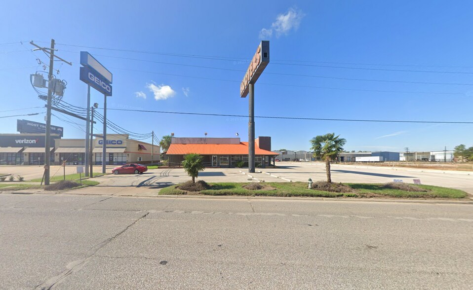More Photos Of 850 Interstate 10 S, Beaumont Restaurant For Lease