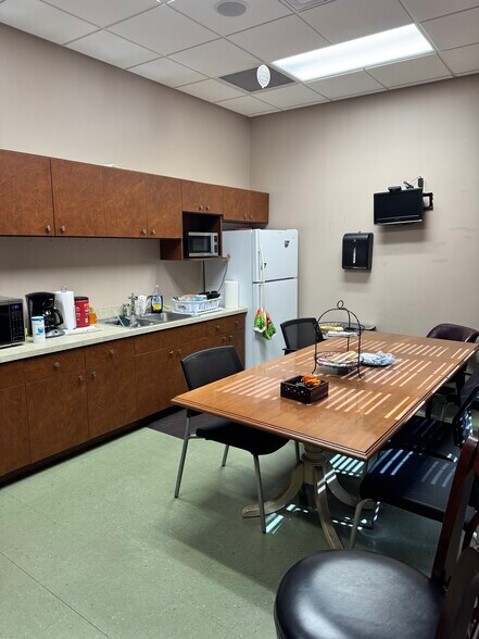 More Photos Of 2400 Hooks St, Clermont Medical For Lease