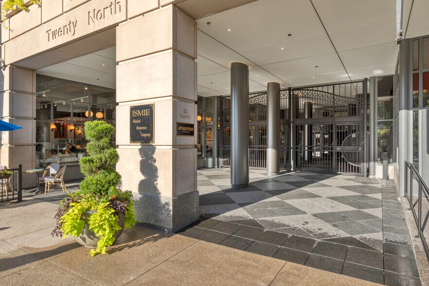 More Photos Of 20 N Michigan Ave, Chicago Office For Lease