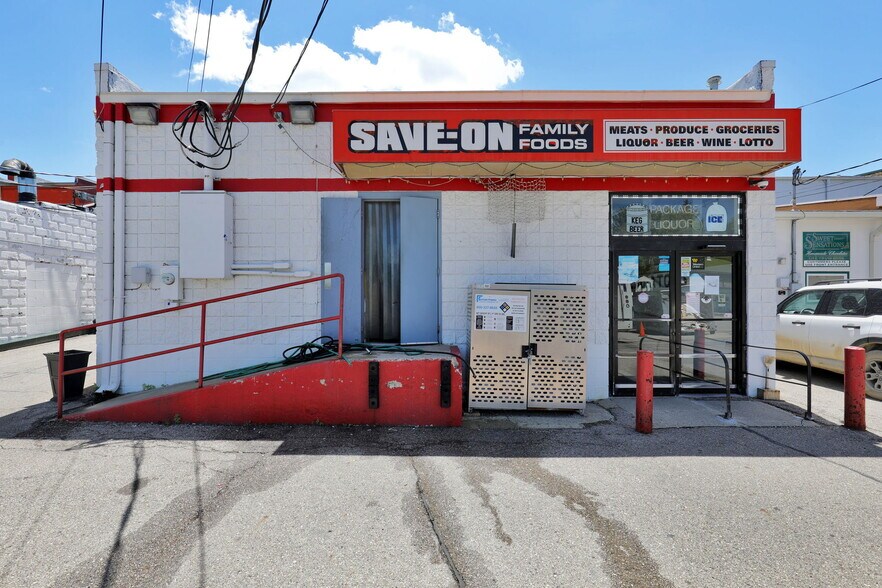 More Photos Of 131 E Grand River Ave, Fowlerville Storefront For Sale