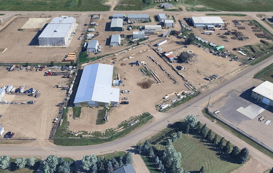More Photos Of 1276 32 St SW, Medicine Hat Service For Lease