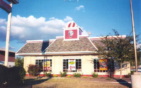 Primary Photo Of 2100 S Erie Blvd, Hamilton Fast Food For Lease