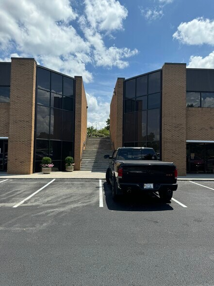 More Photos Of 9051 Executive Park Dr, Knoxville Office For Lease