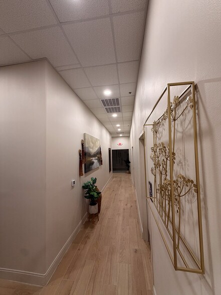 More Photos Of 2006 N 10th St, McAllen Storefront Retail Office For Lease