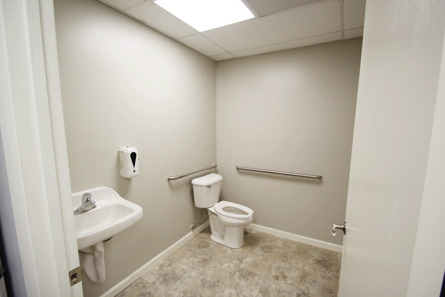 More Photos Of 799 N Court St, Medina Office For Lease