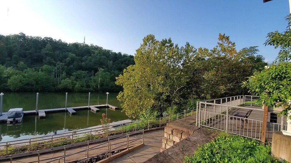 More Photos Of 150 Clay St, Morgantown Office For Lease