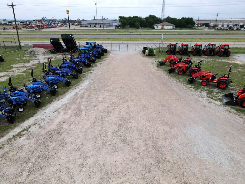 More Photos Of 3456 S Burleson Blvd, Alvarado Freestanding For Sale