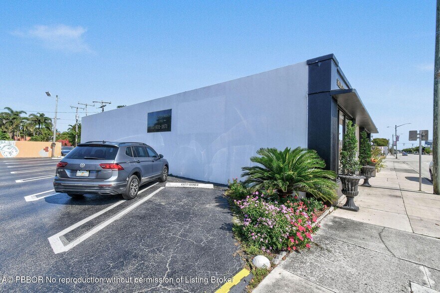More Photos Of 3412 S Dixie Hwy, West Palm Beach Storefront For Sale