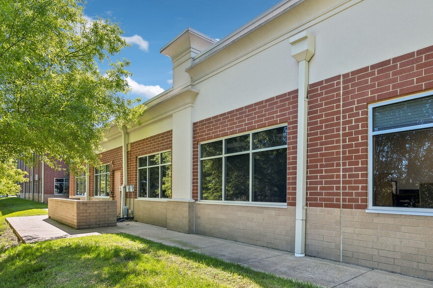 More Photos Of 101 Forrest Crossing Blvd, Franklin Office For Lease