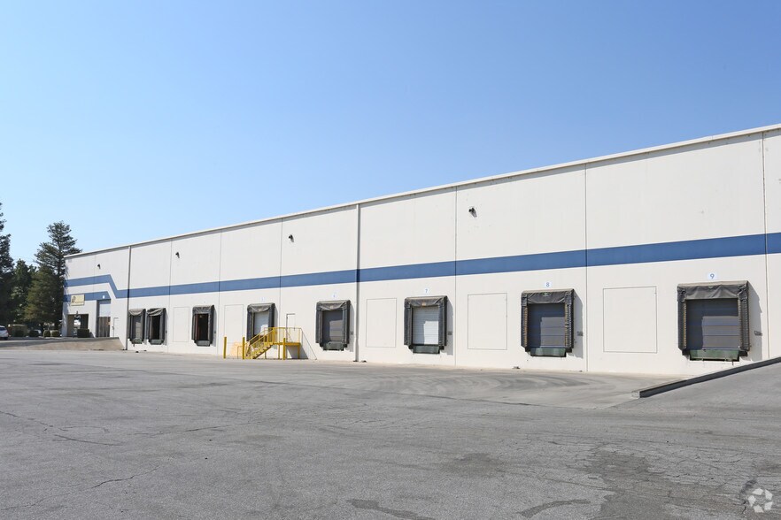 More Photos Of 900 N Plaza Dr, Visalia Distribution For Lease