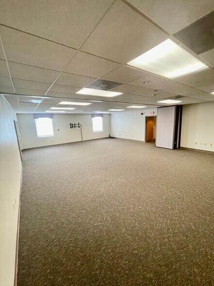 More Photos Of 12 N Washington St, Winchester Specialty For Sale