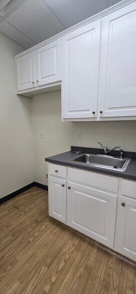 More Photos Of 100 Governors Trace, Fayetteville Office For Lease