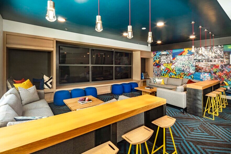More Photos Of 901 E Fremont St, Las Vegas Coworking Space
