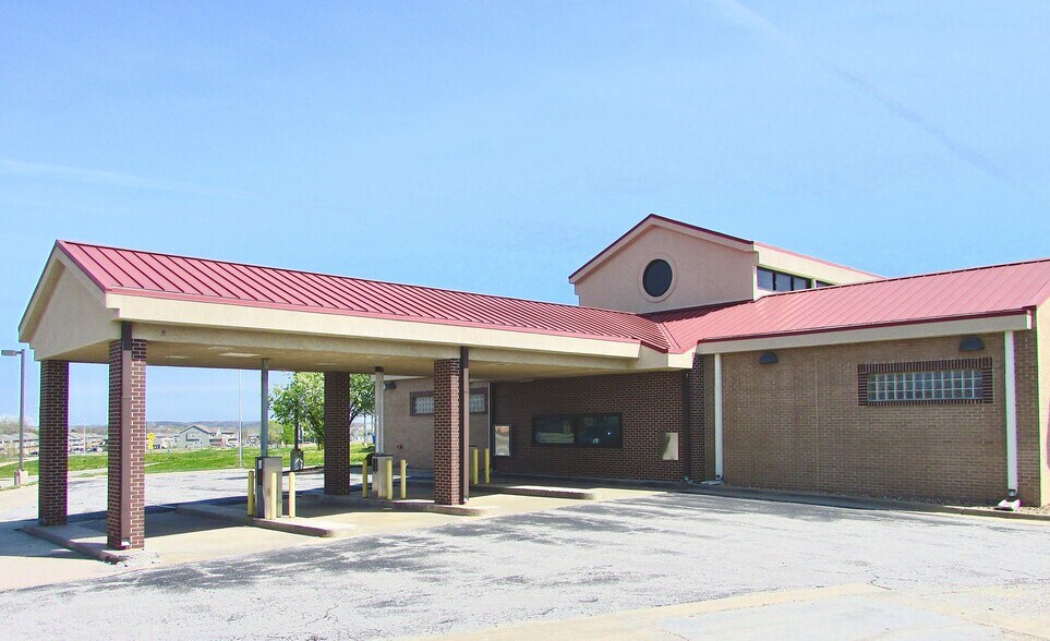 More Photos Of 5520 Hedge Lane Ter, Shawnee Bank For Sale