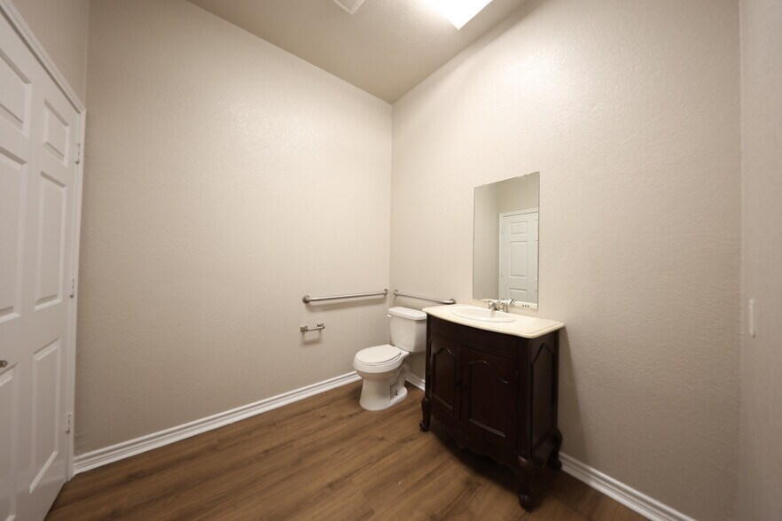 More Photos Of 3901 E Stan Schlueter Loop, Killeen Office For Lease