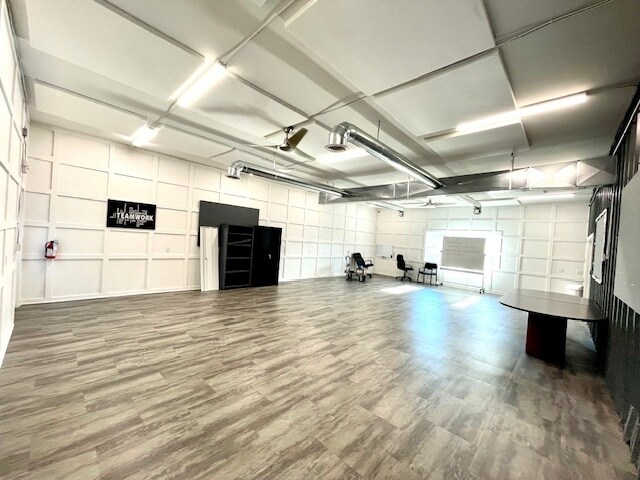 More Photos Of 3202 W Osage St, Pacific Freestanding For Lease