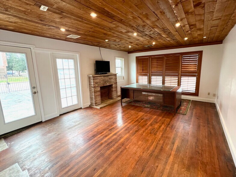 More Photos Of 251 W 28th St, Houston Restaurant For Lease