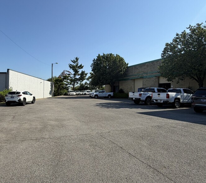 More Photos Of 1110 Appleton Dr, Nashville Light Distribution For Lease