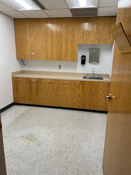 More Photos Of 101 Hospital Loop NE, Albuquerque Medical For Sale