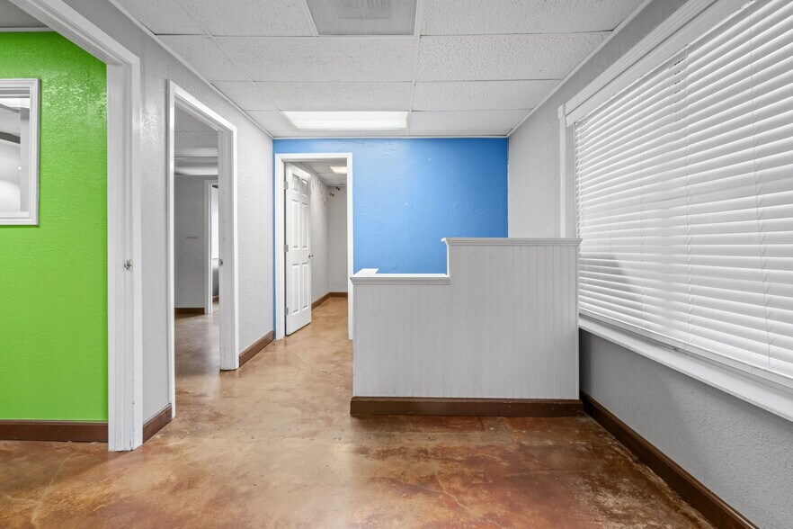 More Photos Of 5620 Rowlett Rd, Rowlett Veterinarian Kennel For Sale