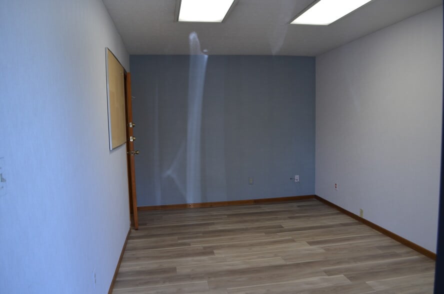 More Photos Of 623 Park Meadow Rd, Westerville Office For Lease