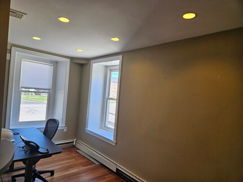 More Photos Of 606 Germantown Pike, Lafayette Hill Office For Sale