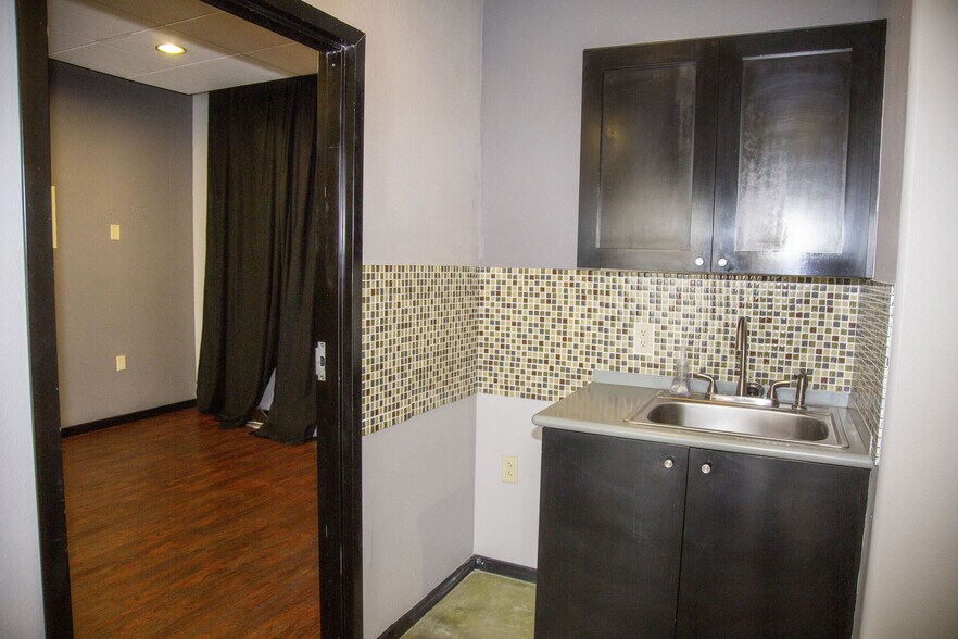 More Photos Of 314-336 Adams St SE, Albuquerque Office For Sale