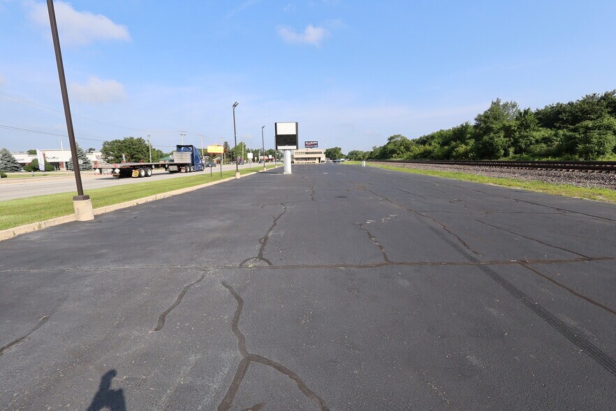 More Photos Of 23119 US Highway 33, Elkhart Storefront For Lease