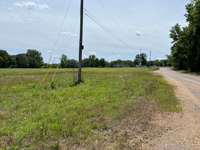 More Photos Of 3700 Dover Rd, Woodlawn Warehouse For Lease