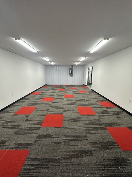 More Photos Of 1680-1690 E Porter St, Crown Point Warehouse For Lease
