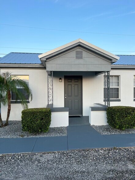 More Photos Of 1702 US 92, Auburndale Hotel For Sale