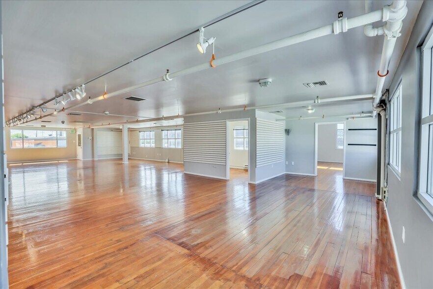 More Photos Of 1430-1438 Elliott Ave W, Seattle Warehouse For Lease