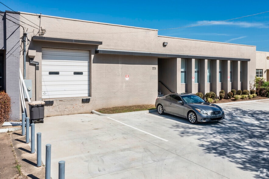 More Photos Of 1531 Edison St, Dallas Showroom For Lease