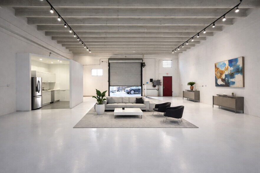 More Photos Of 7101 N Miami Ave, Miami Flex For Lease
