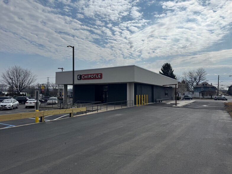 More Photos Of 2555 Easton Ave, Bethlehem Restaurant For Sale