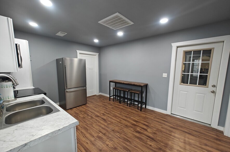 More Photos Of 32514 Highway 82, Cookson Flex For Sale