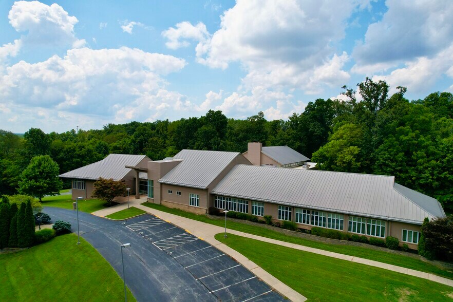 Primary Photo Of 7400 Floydsburg Rd, Crestwood Office For Sale