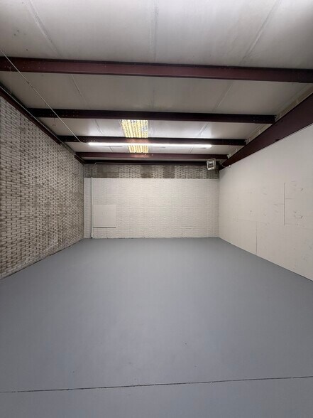 More Photos Of 1731 Wall St, Garland Unknown For Lease