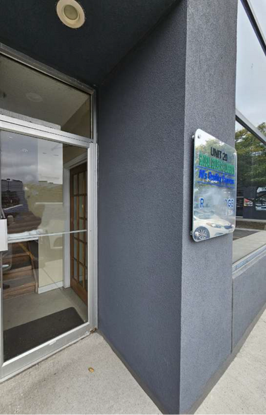 More Photos Of 2355 Derry Rd E, Mississauga Office For Sale