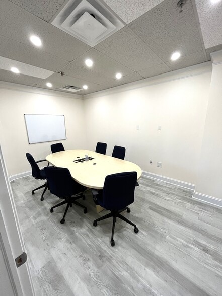 More Photos Of 20 Pidgeon Hill Dr, Sterling Medical For Lease