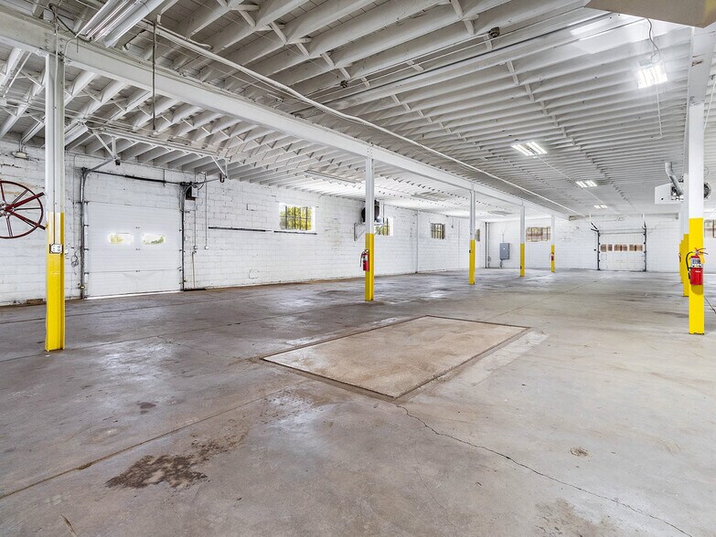 More Photos Of 200 E Broadway St, Three Rivers Manufacturing For Lease