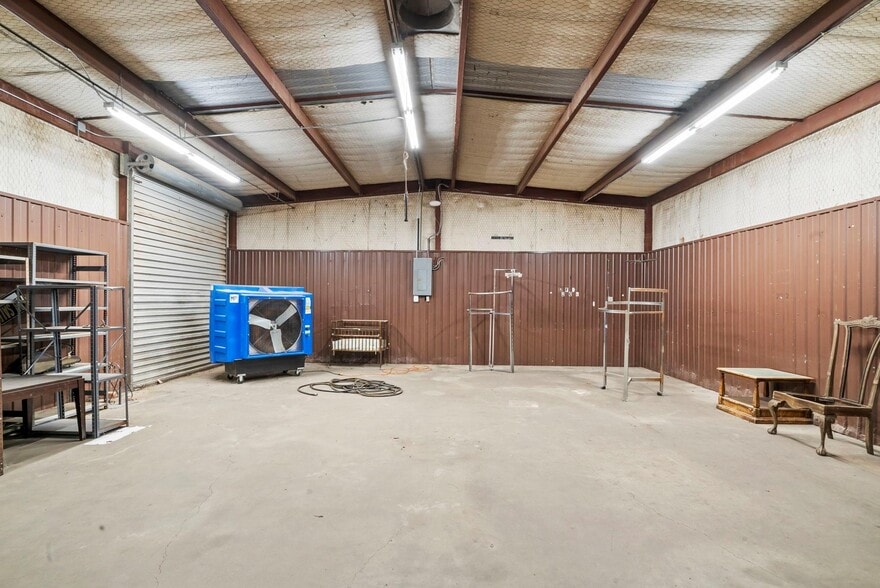 More Photos Of 2105 NE 2nd St, Mineral Wells Warehouse For Sale