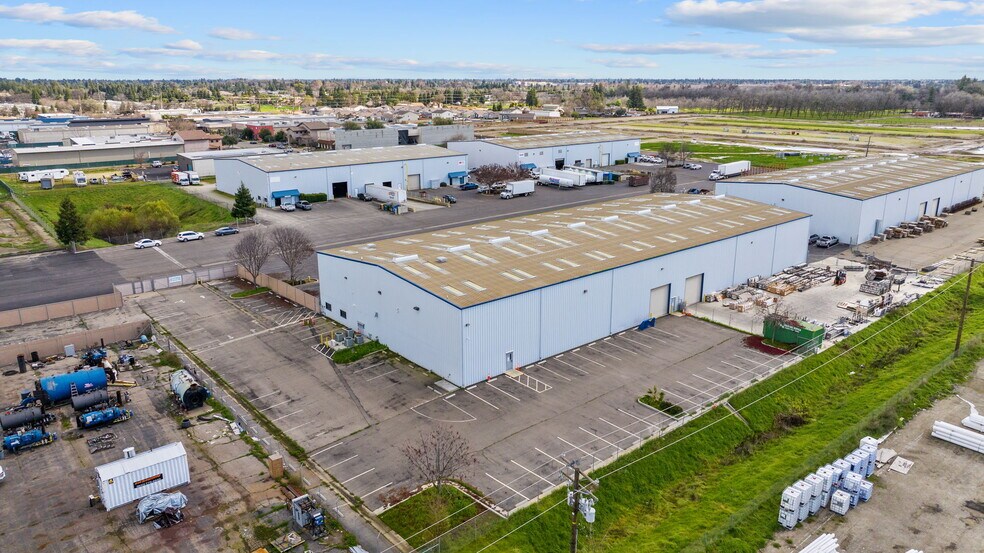 More Photos Of 7345 W Goshen Ave, Visalia Warehouse For Lease
