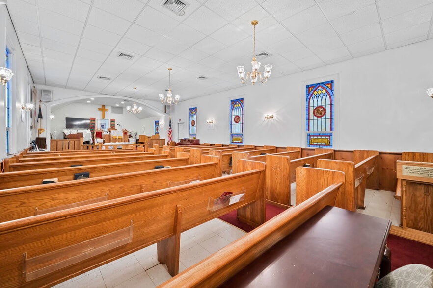 More Photos Of 109 Roslyn Rd, Roslyn Heights Religious Facility For Lease