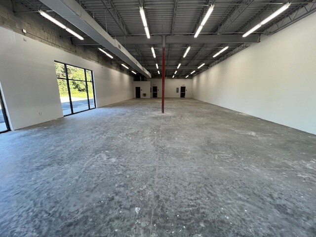More Photos Of 11025 Lem Turner Rd, Jacksonville Storefront For Lease
