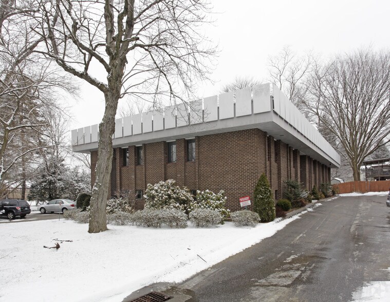 More Photos Of 555 Newfield Ave, Stamford Office For Sale