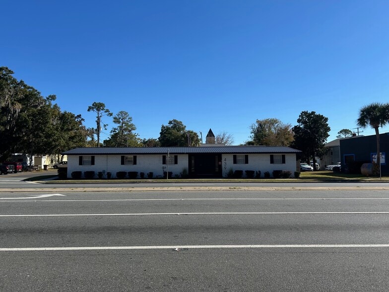 More Photos Of 439 SW Main Blvd, Lake City Office For Lease